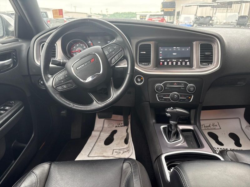 2022 Dodge Charger SXTImage 6