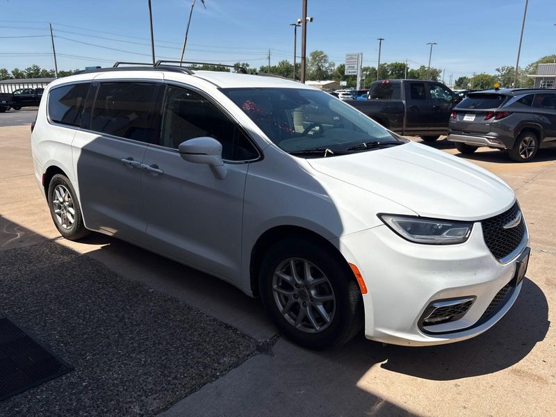 Used 2022 Chrysler Pacifica Touring LImage 8