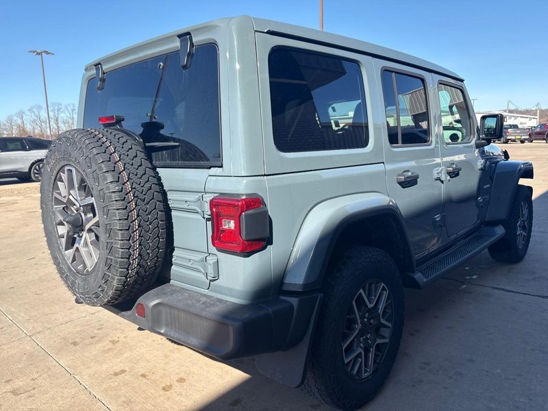 Used 2024 Jeep Wrangler SaharaImage 8