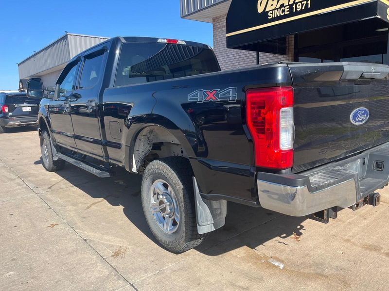 2017 Ford F-250 LariatImage 11