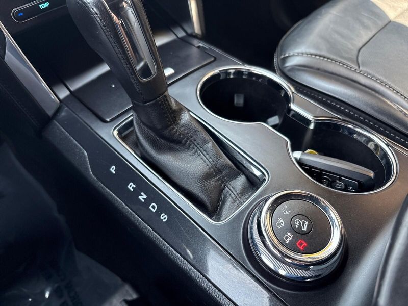 2019 Ford Explorer PlatinumImage 20