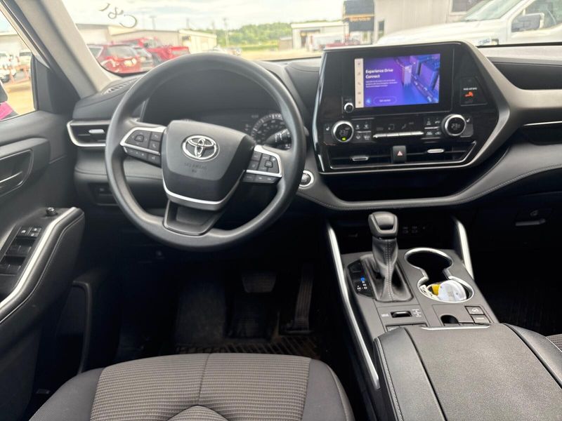 Used 2023 Toyota Highlander LImage 7