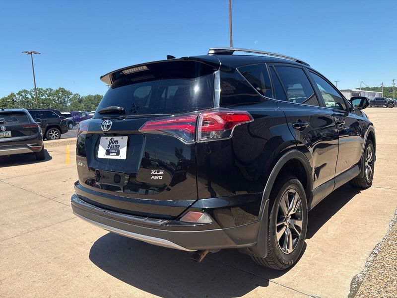 Used 2018 Toyota RAV4 XLEImage 8