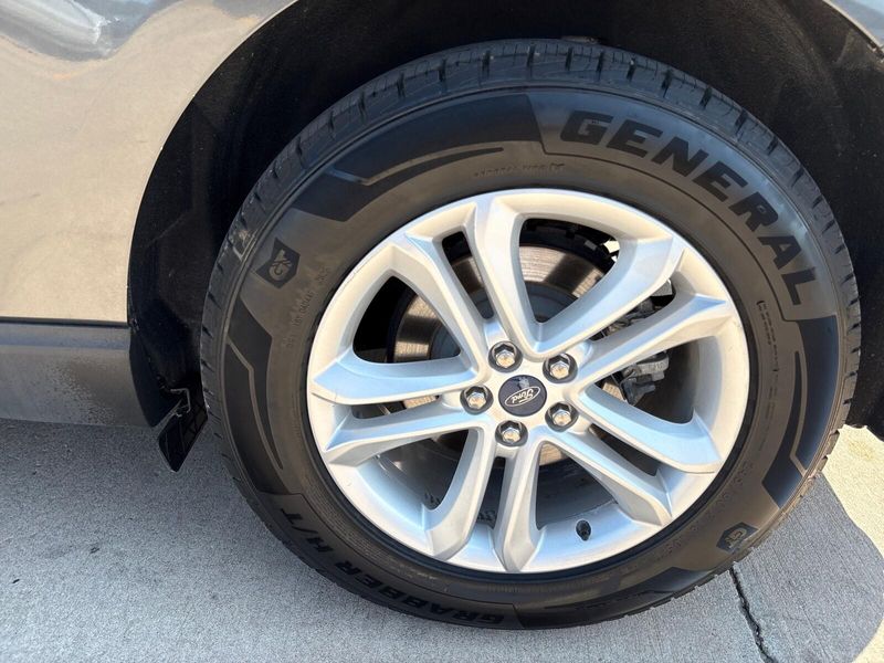 Used 2019 Ford Edge SELImage 11