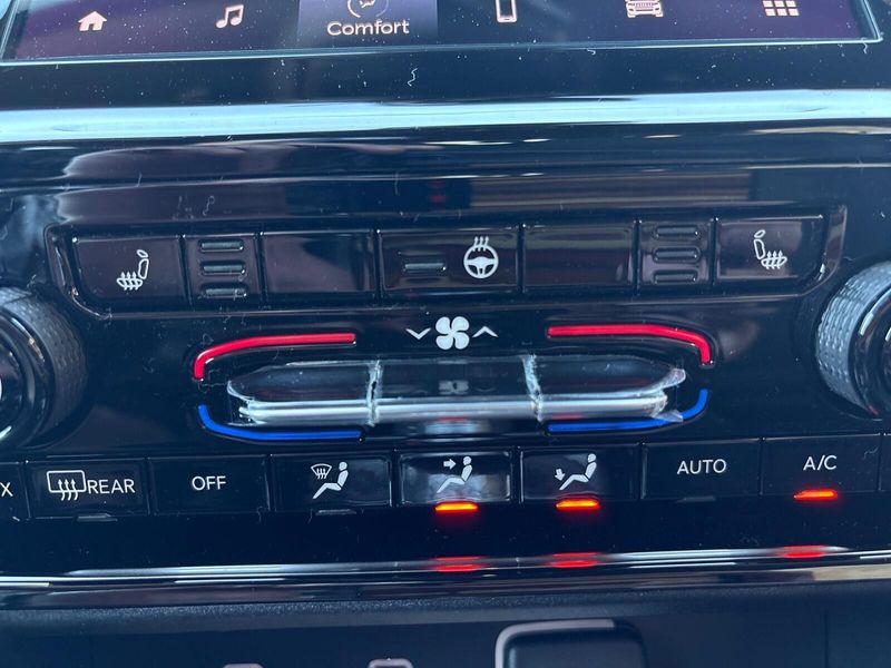 New 2025 Jeep Grand Cherokee L Laredo X 4x4Image 21