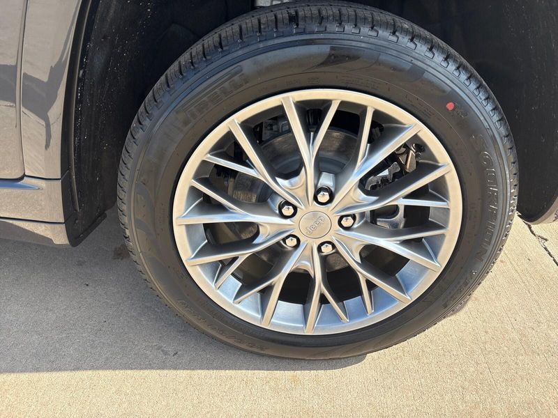 New 2025 Jeep Grand Cherokee L Summit 4x4Image 14