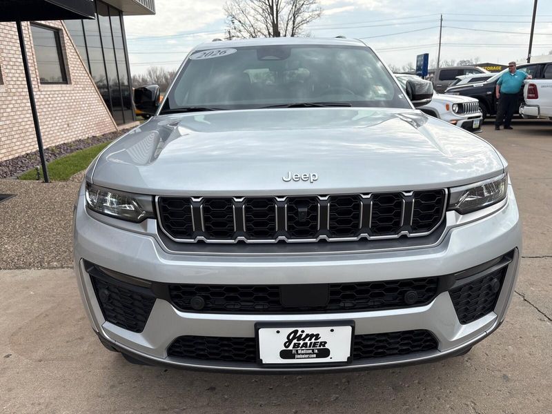 New 2026 Jeep Grand Cherokee L Limited 4x4Image 8