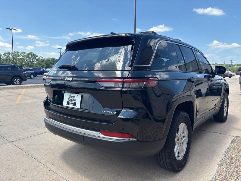 Used 2023 Jeep Grand Cherokee LaredoImage 8