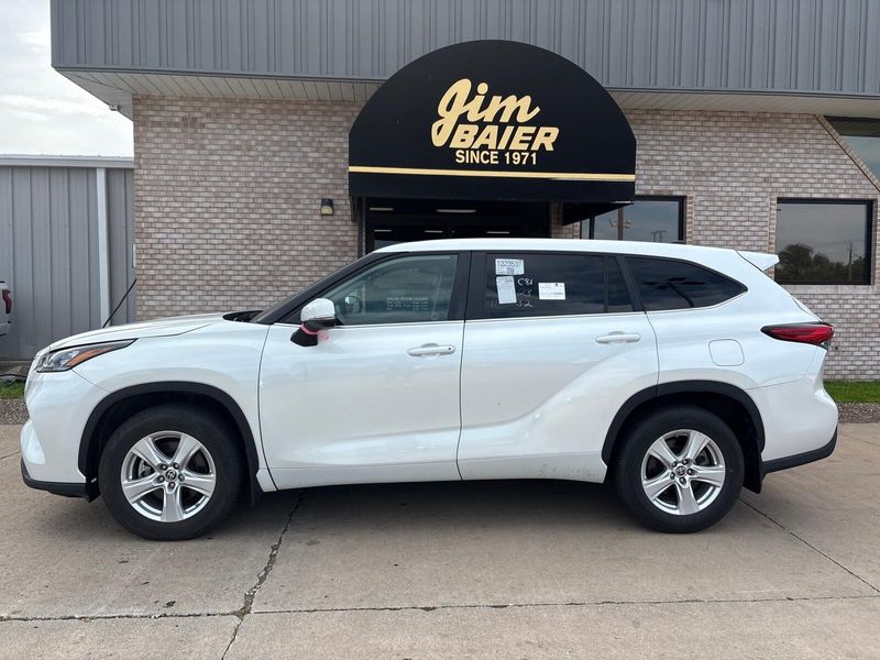 Used 2023 Toyota Highlander LImage 2