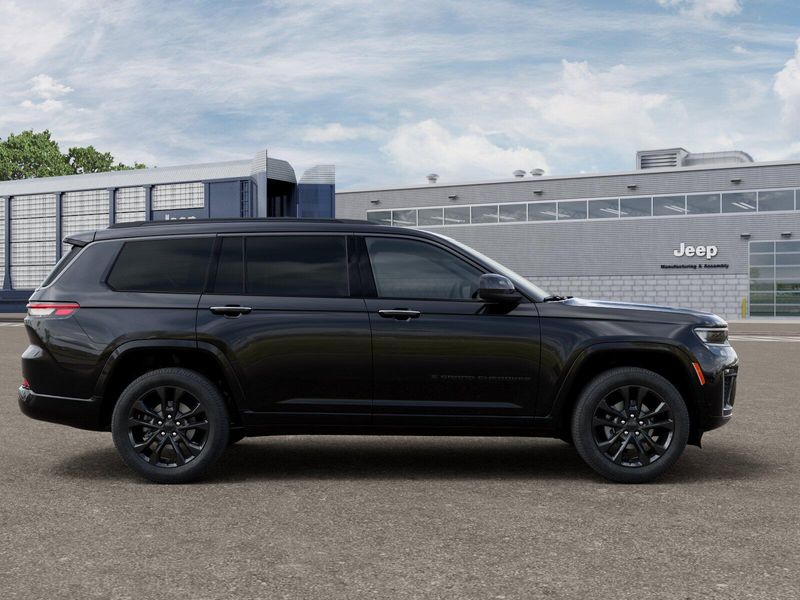 New 2026 Jeep Grand Cherokee L Limited Reserve 4x4Image 36