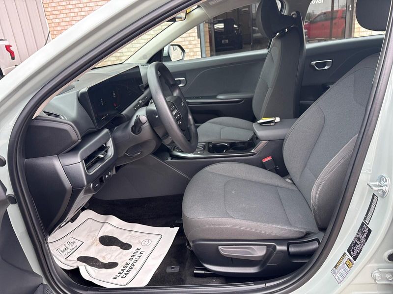 Used 2025 Kia K4 LXImage 3