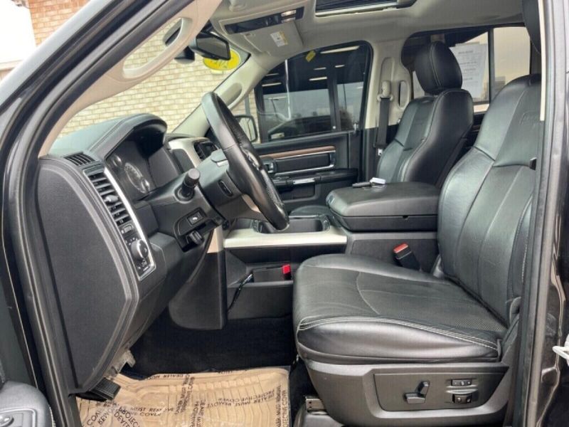 2017 RAM 1500 LaramieImage 3