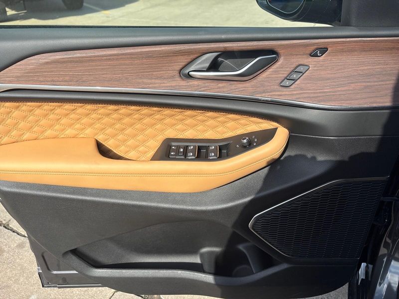 New 2025 Jeep Grand Cherokee L Summit 4x4Image 15