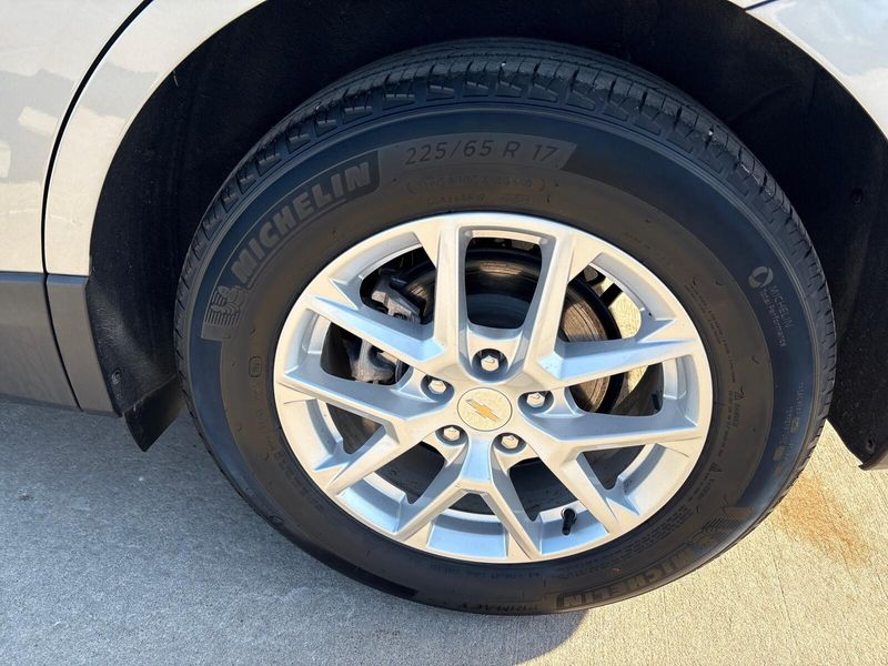 Used 2024 Chevrolet Equinox LTImage 11