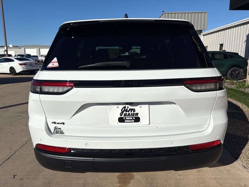 New 2025 Jeep Grand Cherokee Altitude X 4x4Image 10