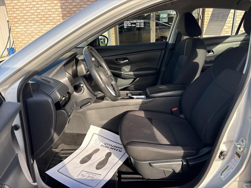Used 2022 Nissan Sentra SVImage 3