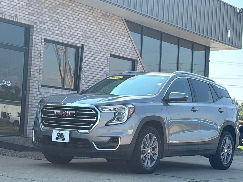 Used 2024 GMC Terrain SLTImage 1
