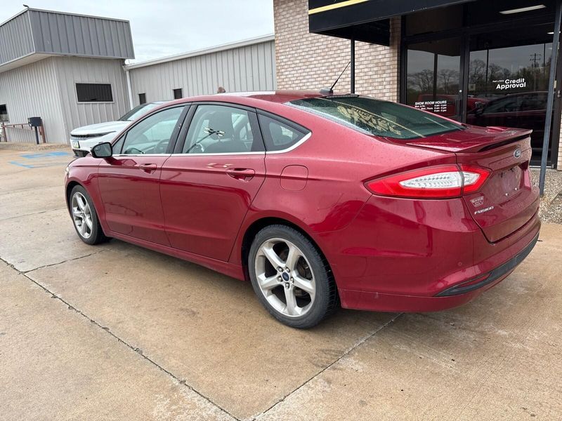 2014 Ford Fusion SEImage 11