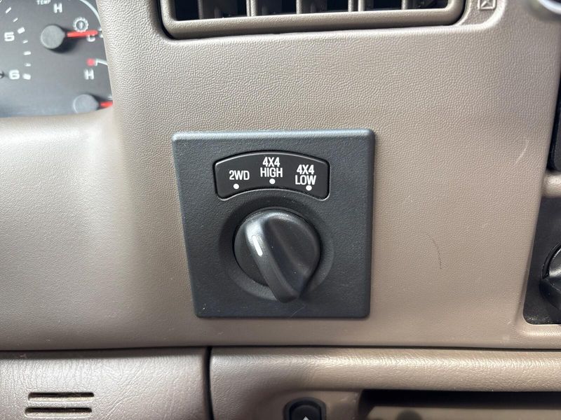 2003 Ford F-250 Lariat photo 18