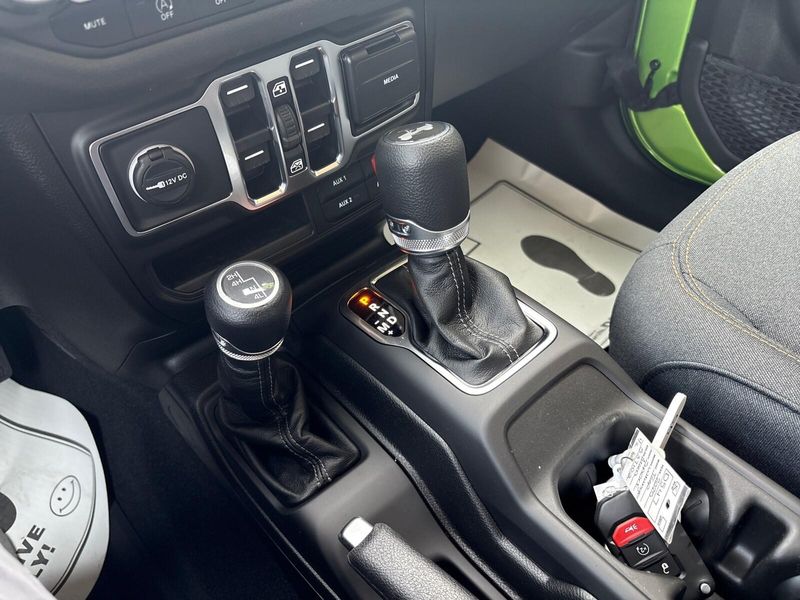 New 2025 Jeep Wrangler 4-door Sport SImage 16