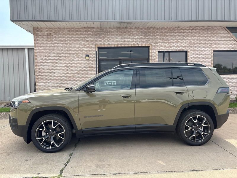 New 2026 Jeep Cherokee Overland 4x4Image 2
