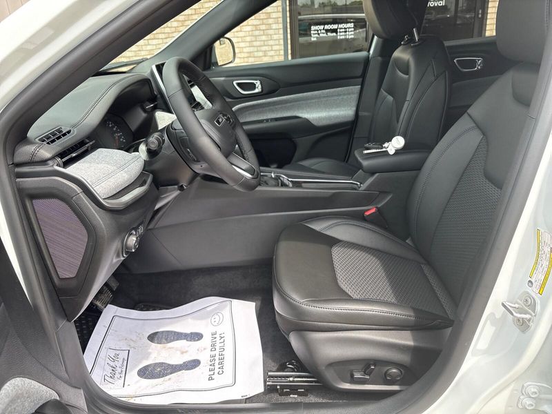 2025 Jeep Compass Latitude 4x4Image 3