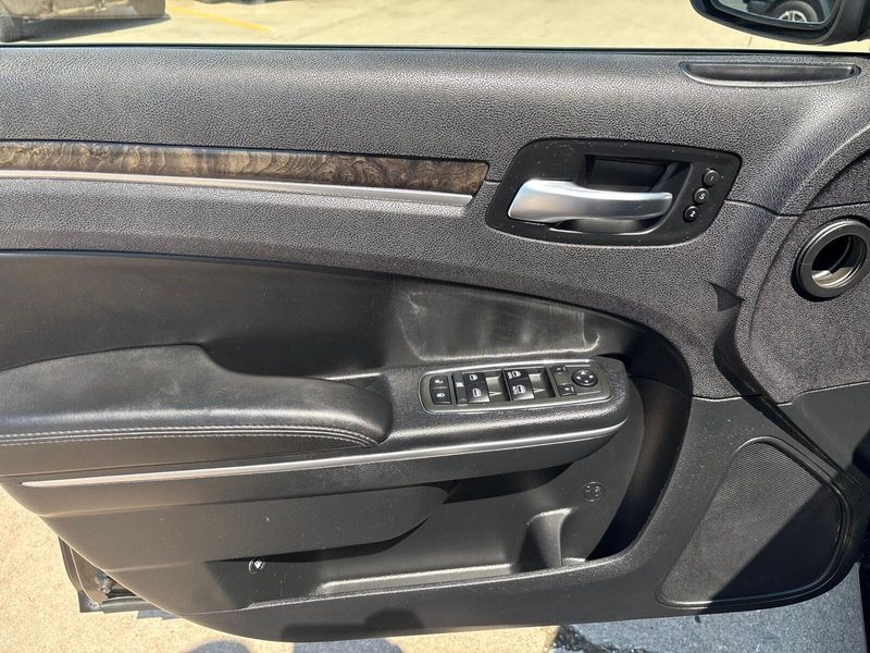 Used 2014 Chrysler 300C 300CImage 14