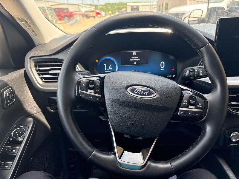 Used 2024 Ford Escape PlatinumImage 13