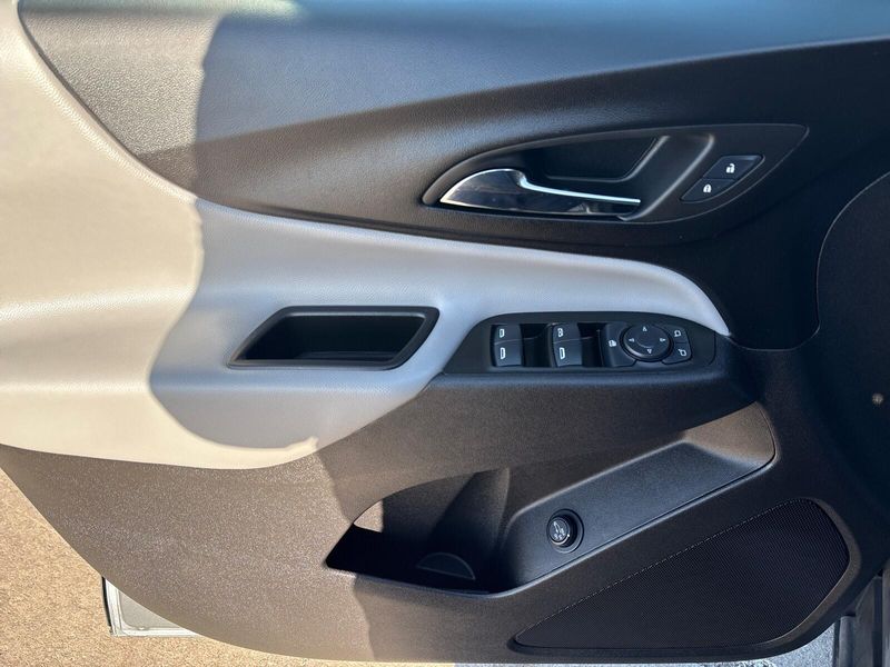 Used 2024 Chevrolet Equinox LTImage 12