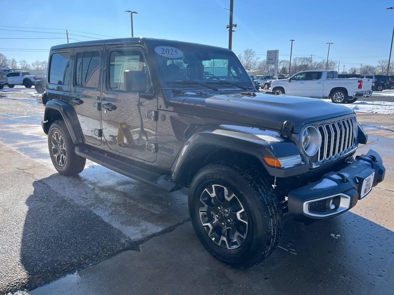 2025 Jeep Wrangler 4-door SaharaImage 7