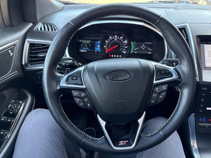 2019 Ford Edge STImage 15