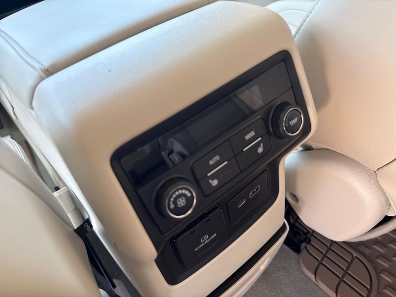 Used 2023 GMC Acadia DenaliImage 6