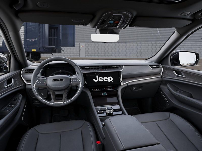 New 2026 Jeep Grand Cherokee L Limited 4x4Image 34