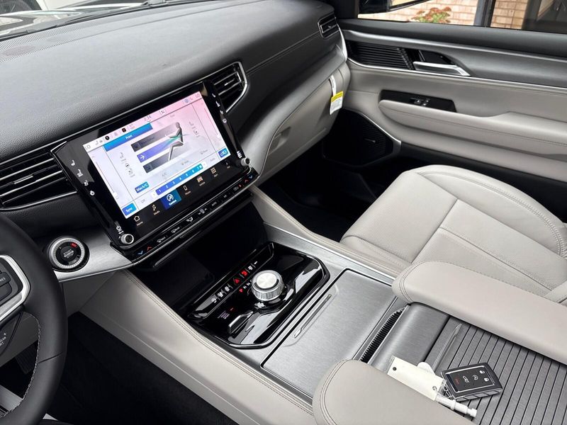 2025 Jeep Wagoneer Series IIImage 19