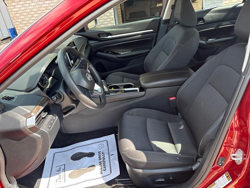 Used 2023 Nissan Altima 2.5 SVImage 3