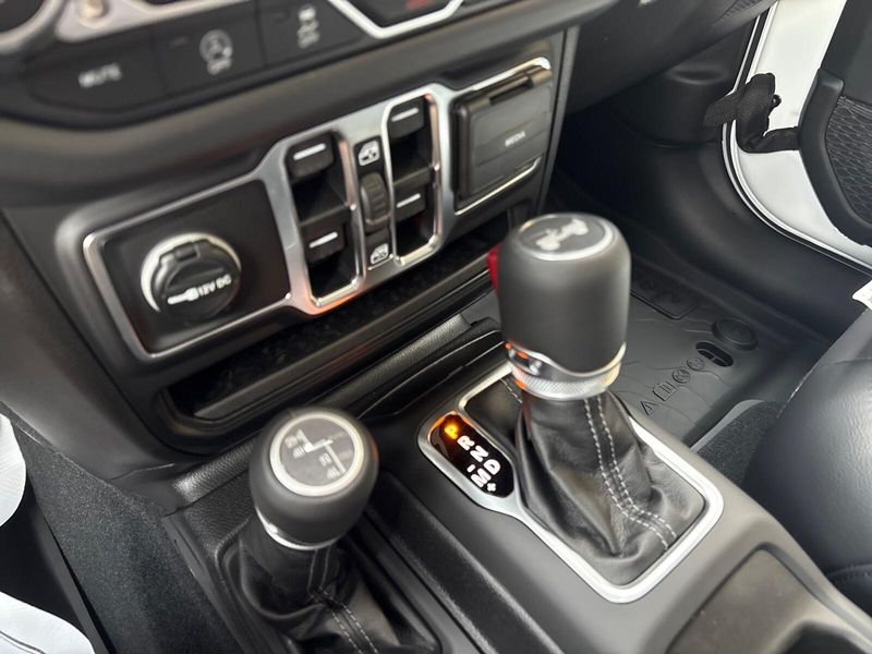 2025 Jeep Wrangler 4-door SaharaImage 16