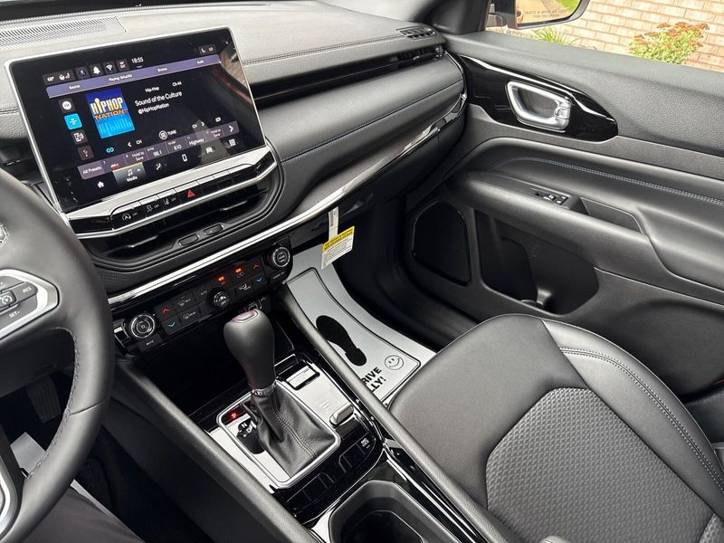 New 2026 Jeep Compass Latitude AltitudeImage 14