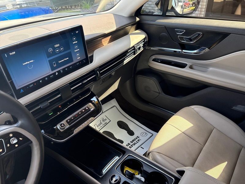 Used 2023 Lincoln Corsair ReserveImage 16
