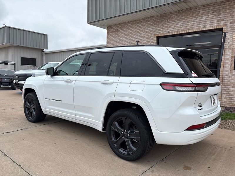 New 2027 Jeep Grand Cherokee Limited ReserveImage 12