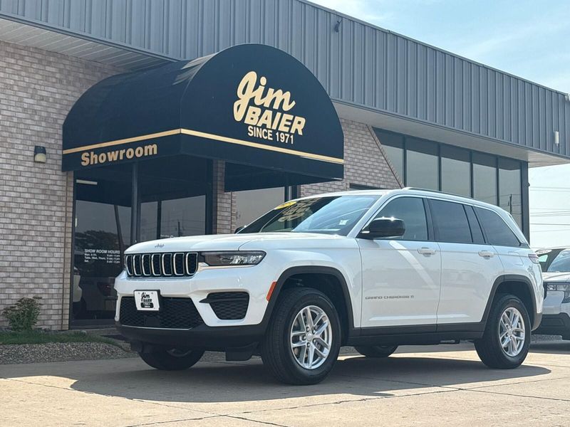 New 2025 Jeep Grand Cherokee Laredo X 4x4Image 1