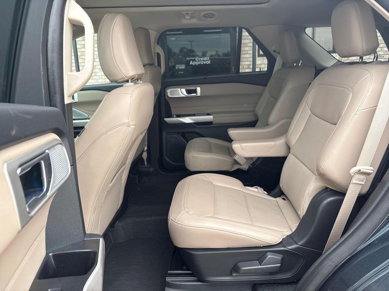 Used 2023 Ford Explorer LimitedImage 4