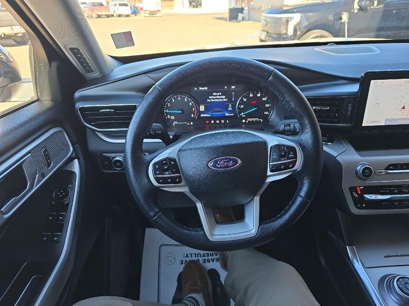 2023 Ford Explorer XLTImage 20