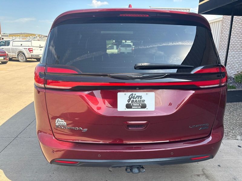 Used 2021 Chrysler Pacifica LimitedImage 11