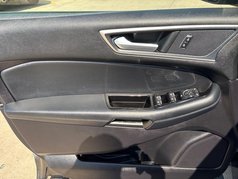 Used 2019 Ford Edge SELImage 12
