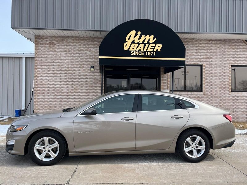 2022 Chevrolet Malibu LTImage 2