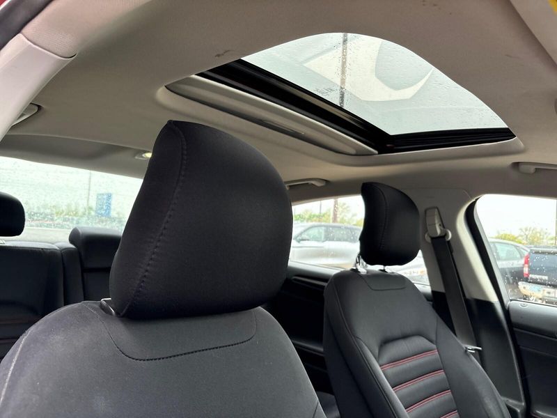 2014 Ford Fusion SEImage 8