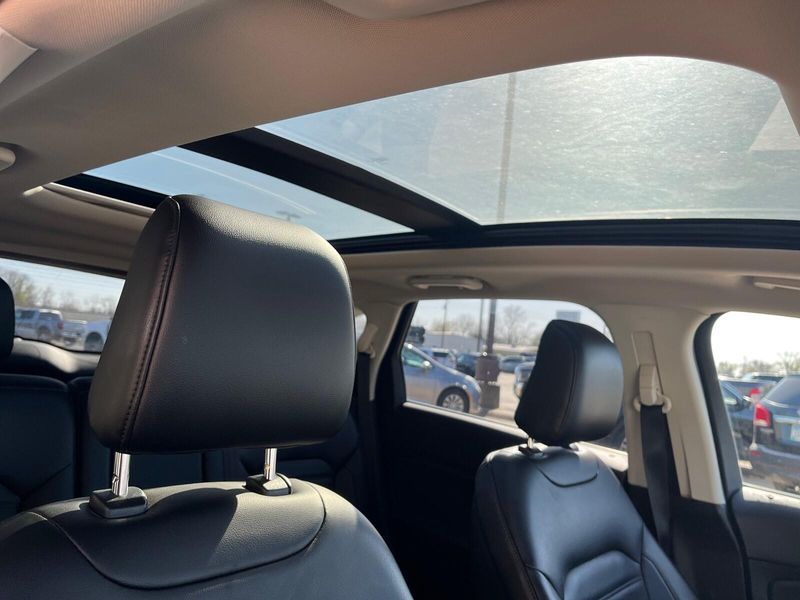 2020 Ford Edge SELImage 8