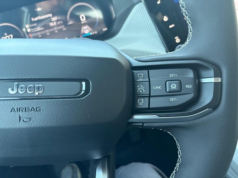 New 2026 Jeep Cherokee Limited 4x4Image 14