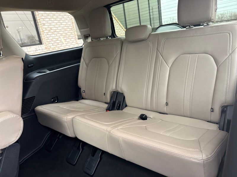 Used 2023 Ford Expedition LimitedImage 5