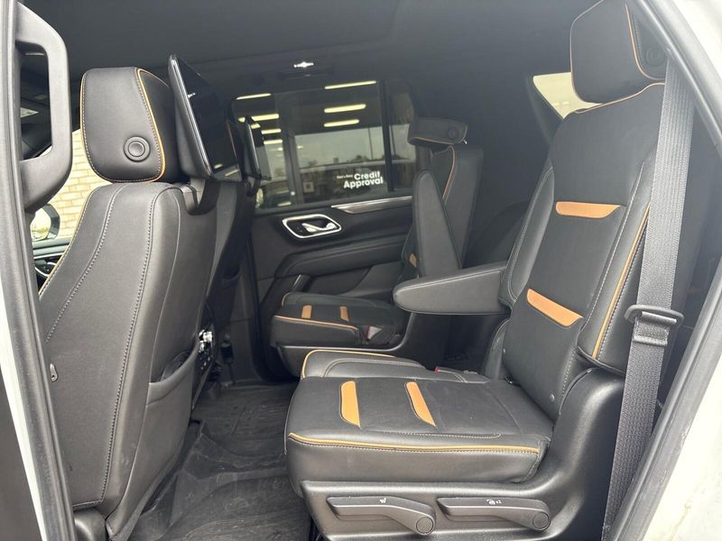 Used 2023 GMC Yukon AT4Image 4